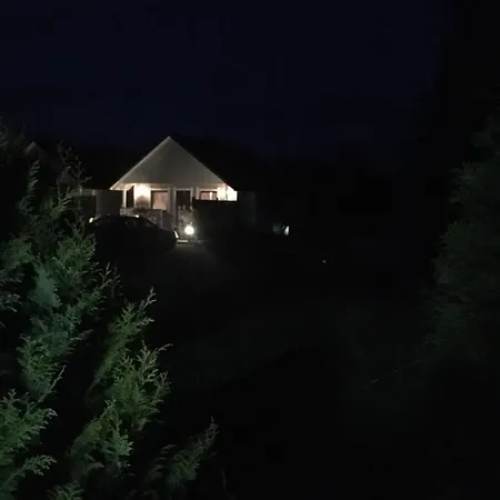 Letniskowe Tropik Lodge *